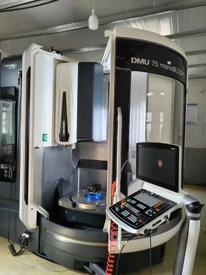 Wysokiej precyzji samocentryzacyjny wiersz i 4 otwory ręczne do 5 osi CNC pracy przez serii 96